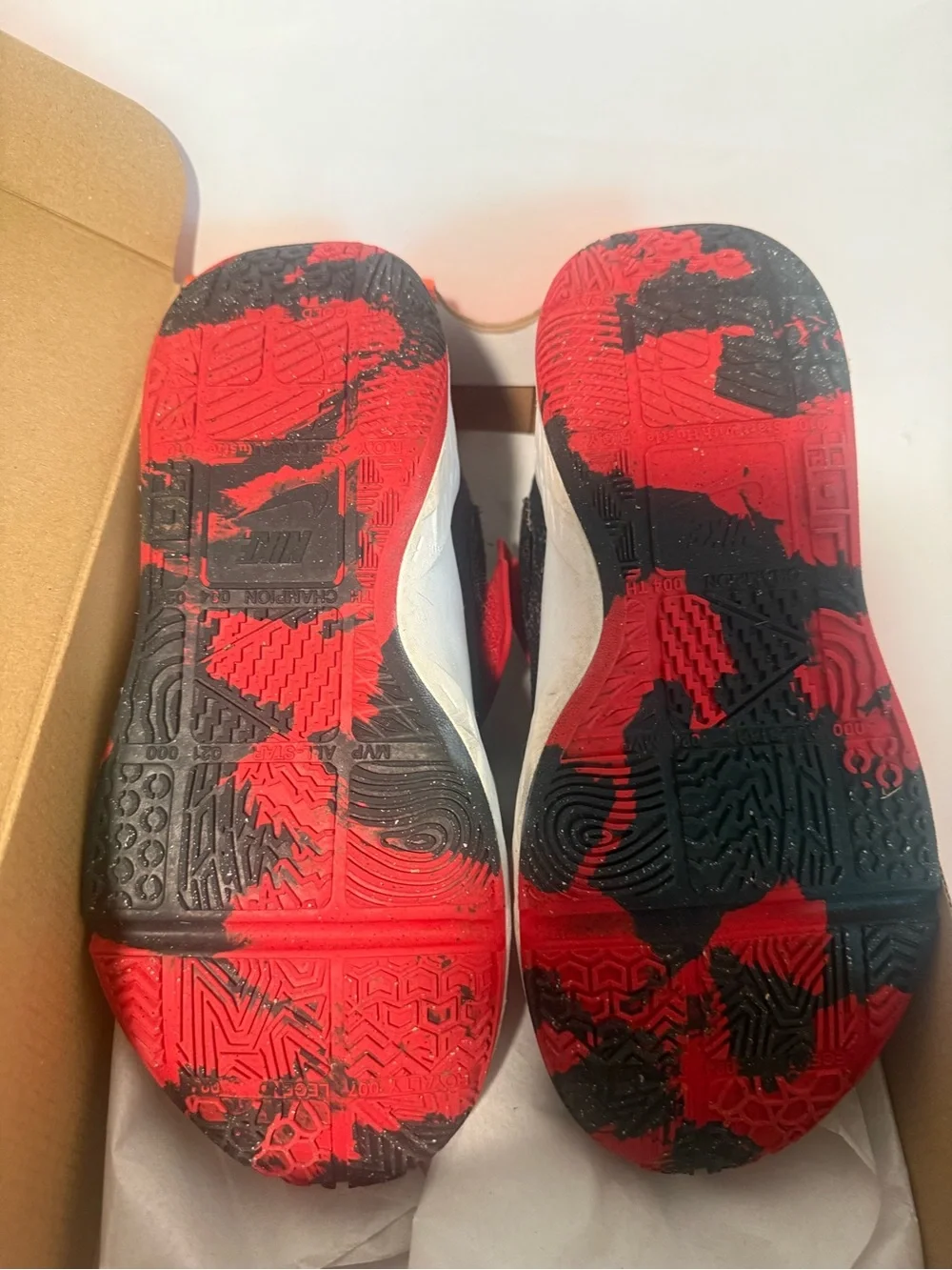 Nike Team Hustle D 12 GS Basketball Shoes Black Red White Kids 3.5Y